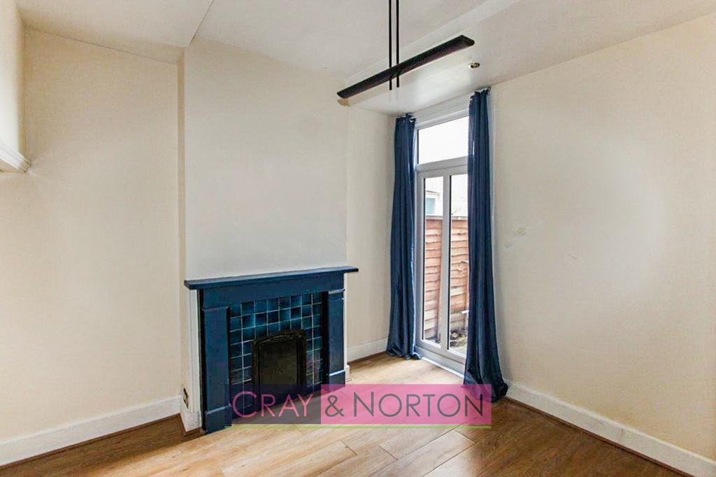Amberley Grove, East Croydon, CR0 3 bed terraced house £1,900 pcm (£