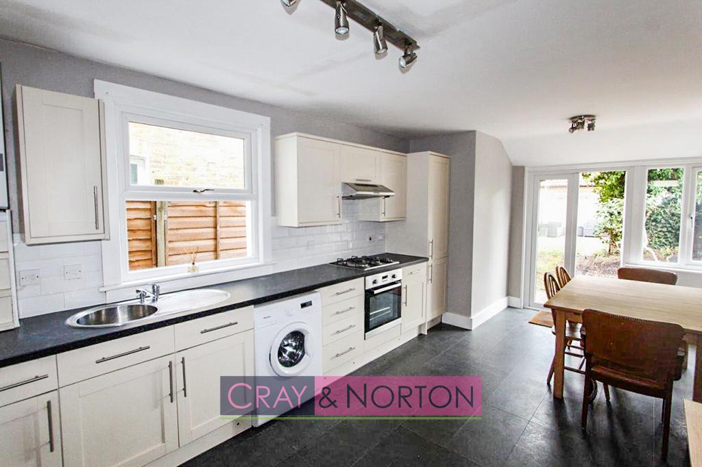 Amberley Grove, East Croydon, CR0 3 bed terraced house £1,900 pcm (£