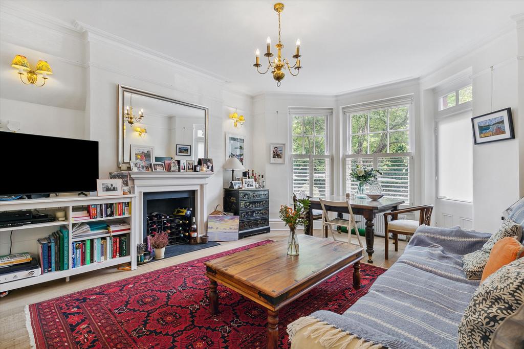 Albert Bridge Road, London, SW11. 2 bed flat £850,000