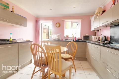 37 The Dell, Great Baddow, Chelmsford, CM2 7JY
