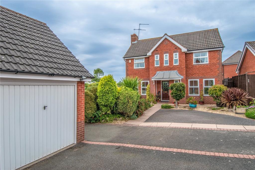 Parkstone Avenue, Bromsgrove... 3 bed detached house £420,000