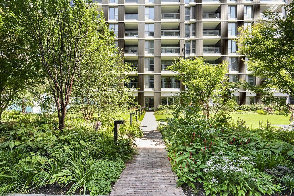 Prince Of Wales Drive London SW11 2 bed flat £1,100,000