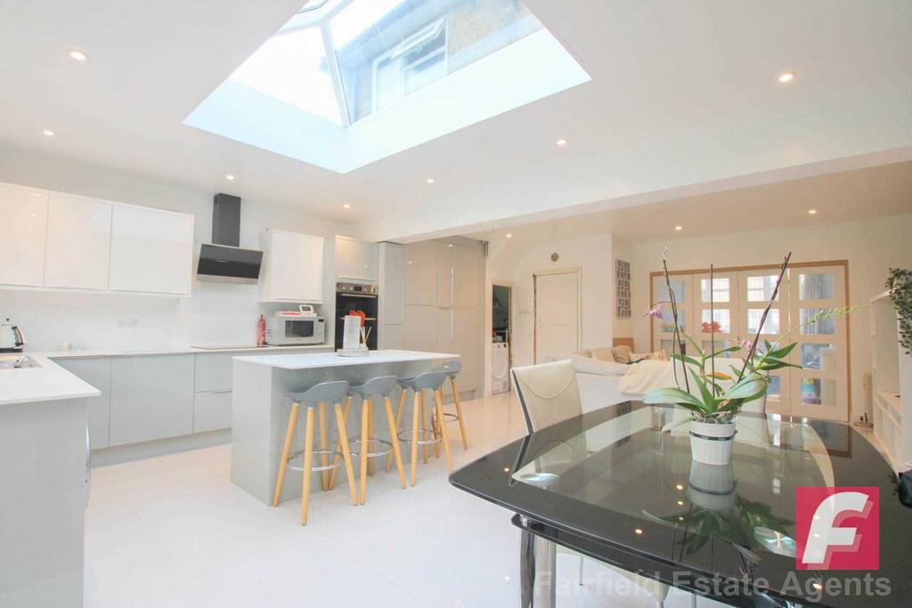 Southfield Avenue, North Watford 3 bed semidetached house for sale £575,000
