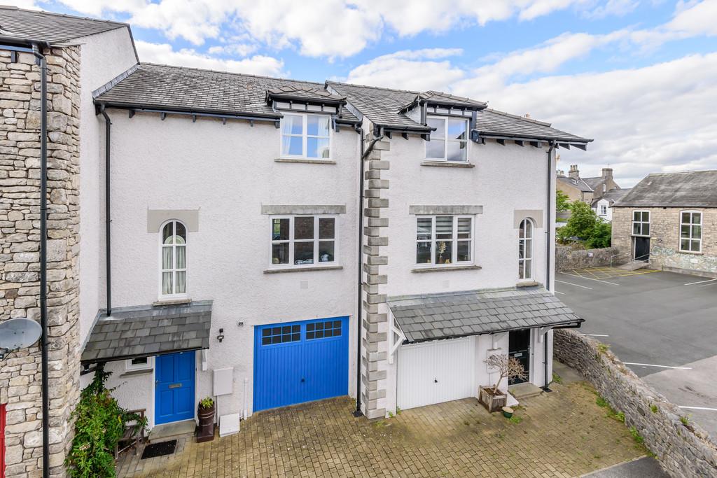 2 Sleddale Gardens, Castle Street, Kendal, LA9 7FD 3 bed terraced house