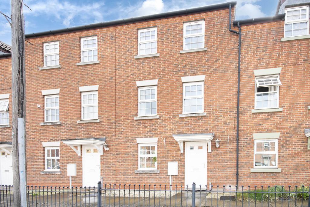Albert Road, Retford 3 bed townhouse £180,000