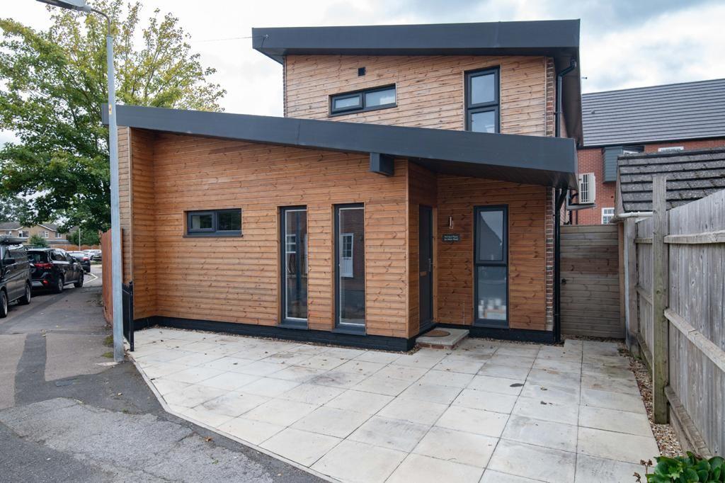 Osier Road, Spalding 2 bed detached house for sale £230,000