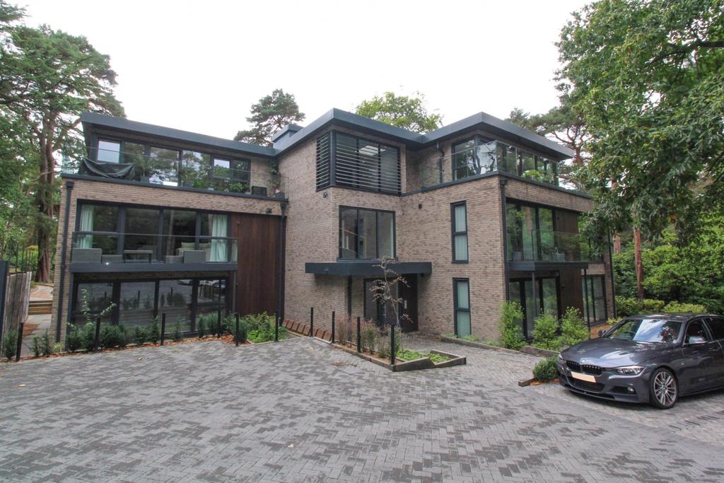 Everglades, Lindsay Road, Poole 2 bed ground floor flat £1,800 pcm (£415 pw)