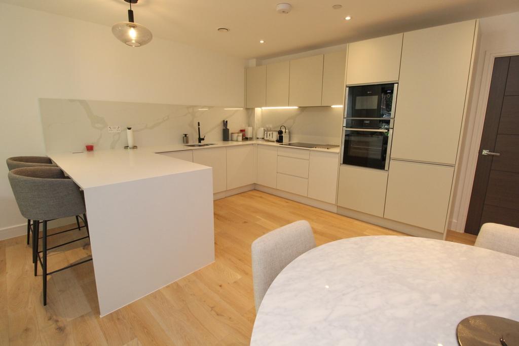 Everglades, Lindsay Road, Poole 2 bed ground floor flat £1,800 pcm (£