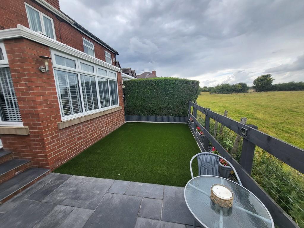Whitehall Road, Drighlington, West Yorkshire 3 bed semidetached house