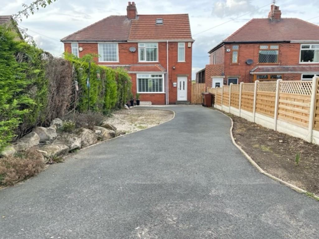 Whitehall Road, Drighlington, West Yorkshire 3 bed semidetached house