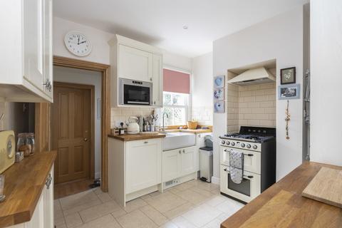 2 bedroom end of terrace house for sale, North Street, Dorking