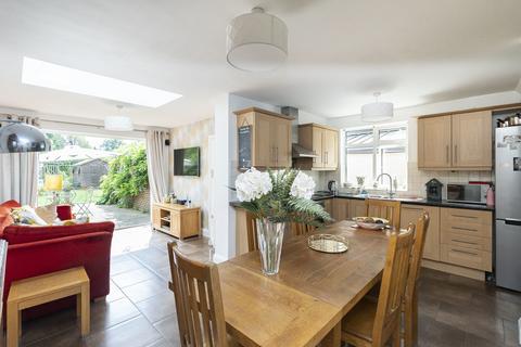 10 Oakdene Close, Brockham, Betchworth, RH3 7JZ