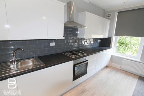 2 bedroom flat to rent, Melbourne Road, Wallington