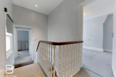 2 bedroom flat to rent, Melbourne Road, Wallington