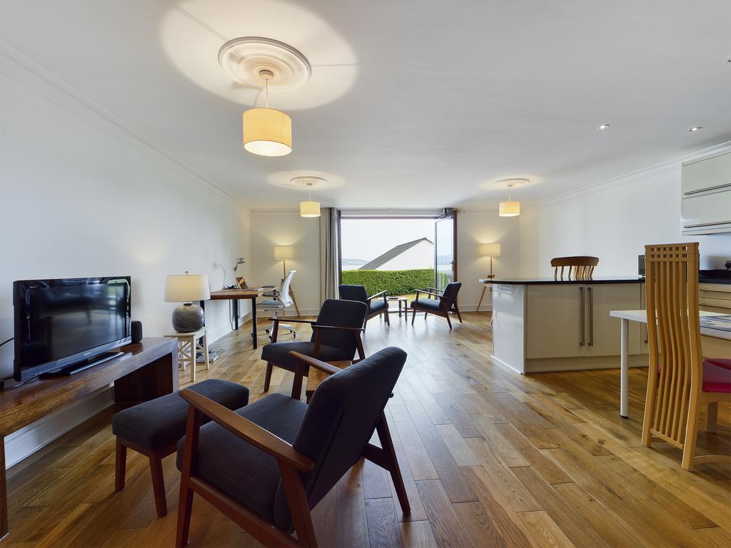 St Annes, Mumbles, Swansea, SA3 2 bed flat £1,395 pcm (£322 pw)