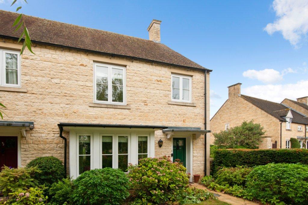 University Farm, MoretonInMarsh, Gloucestershire, GL56 2 bed end of