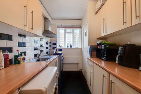 2 bedroom flat for sale, Crossthwaite Avenue, Denmark Hill, London, SE5