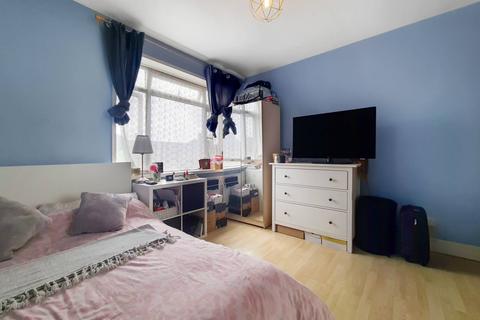 2 bedroom flat for sale, Crossthwaite Avenue, Denmark Hill, London, SE5