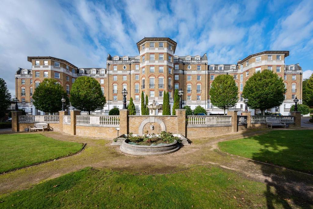 Chapman Square, Wimbledon Common, London, SW19 3 bed flat £3,150 pcm