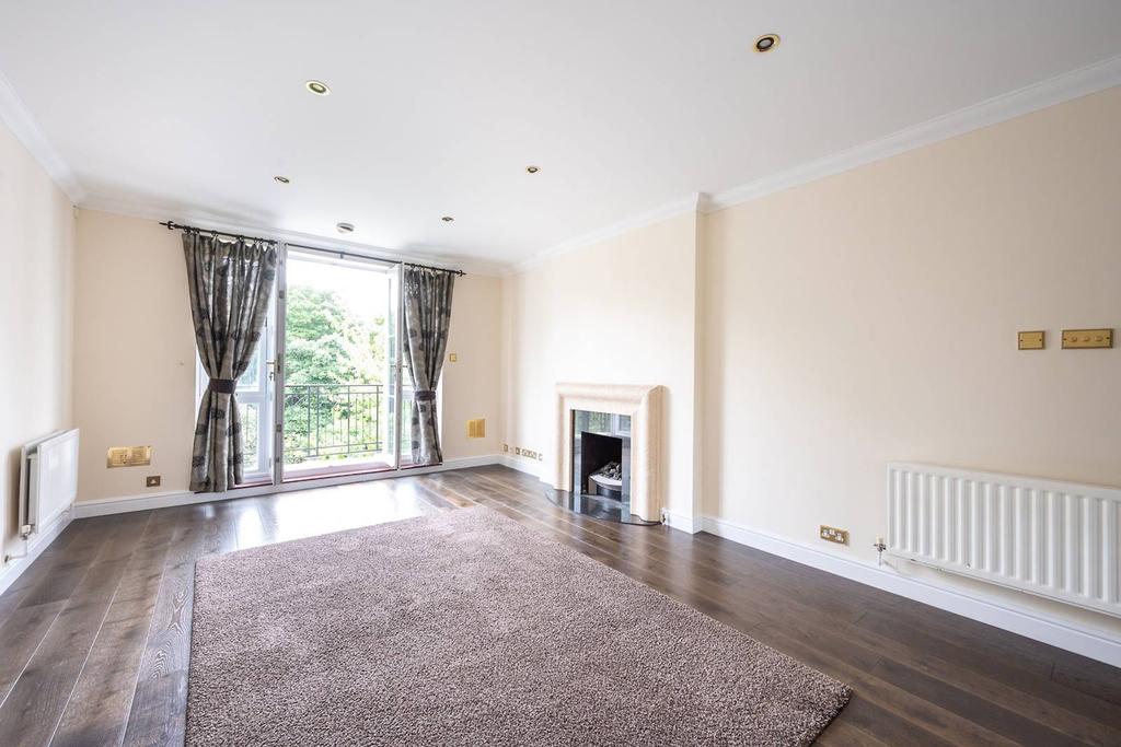 Chapman Square, Wimbledon Common, London, SW19 3 bed flat £3,150 pcm