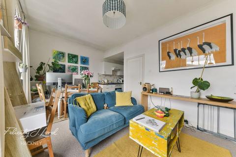 Flat D, 12 Brookfield Road, London, E9 5AH