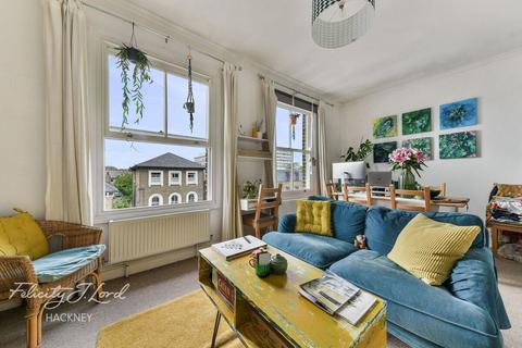 Flat D, 12 Brookfield Road, London, E9 5AH