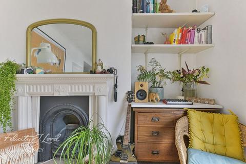 Flat D, 12 Brookfield Road, London, E9 5AH