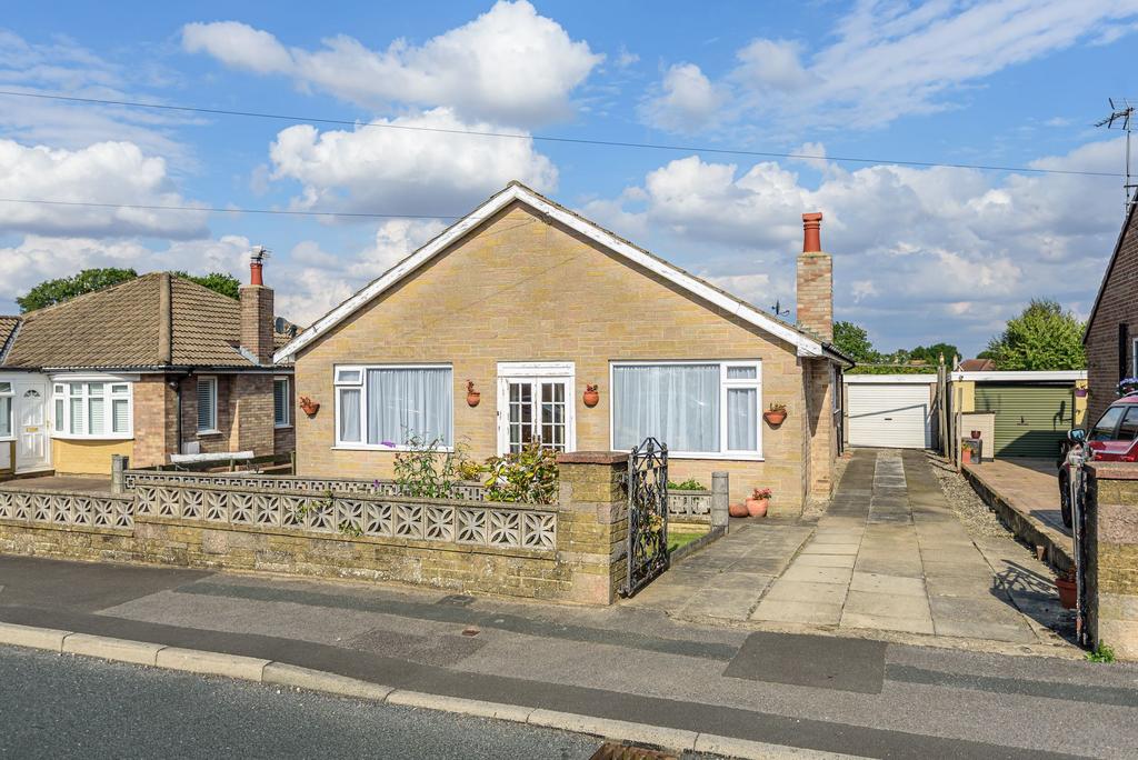 Hill Top Avenue, Harrogate, HG1 3 bed detached bungalow for sale £325,000