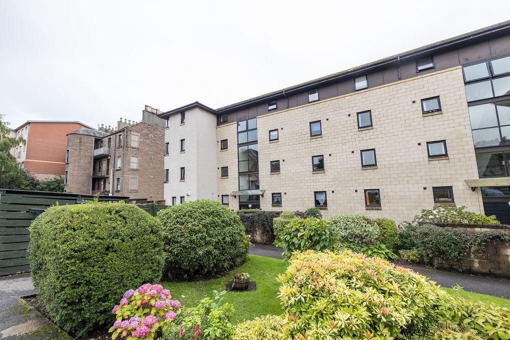 Flat 3, 38 Arbroath Road, Dundee, Angus, DD4 6EP 2 bed flat £120,000