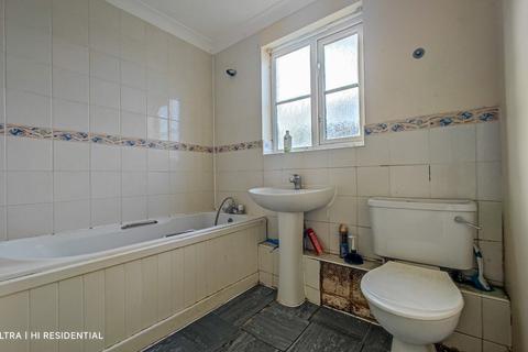 27 Fairway Drive, London, SE28 8QT