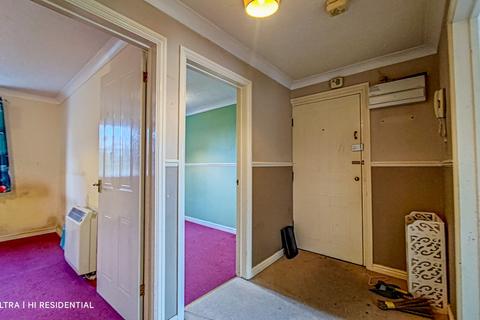27 Fairway Drive, London, SE28 8QT