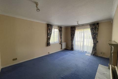 2 bedroom flat for sale - Priory Field Drive, Edgware