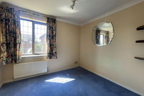2 bedroom flat for sale - Priory Field Drive, Edgware