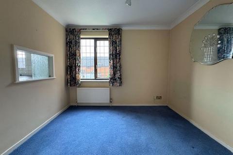 2 bedroom flat for sale, Priory Field Drive, Edgware