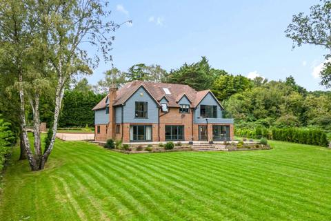 5 bedroom detached house for sale, Tudor Close, Pulborough