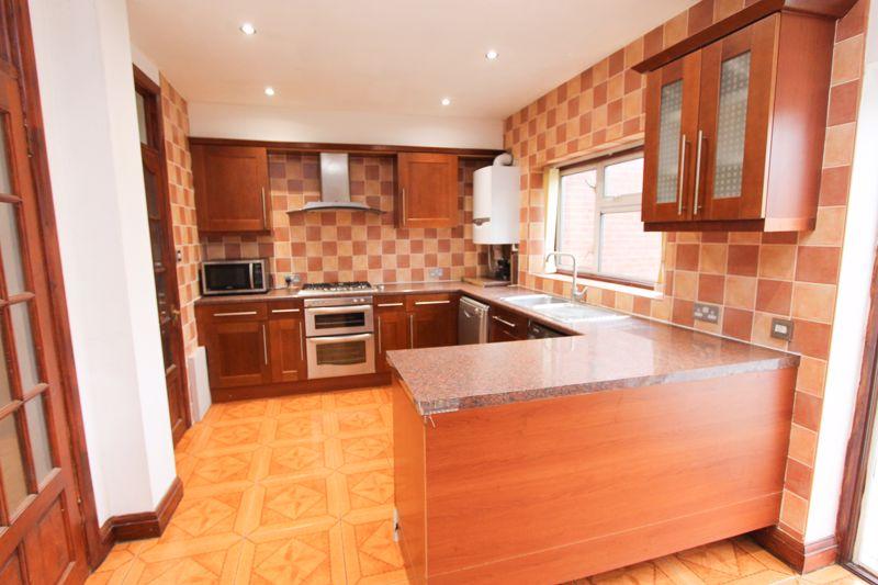 Ascot Gardens, Southall 3 bed terraced house £2,100 pcm (£485 pw)