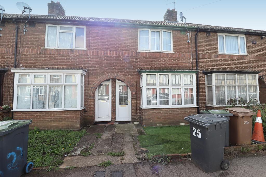 Connaught Road, Kingsway, Luton... 2 bed terraced house £250,000