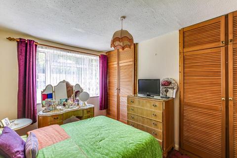 6 Gomshall Gardens, Kenley, CR8 5AH
