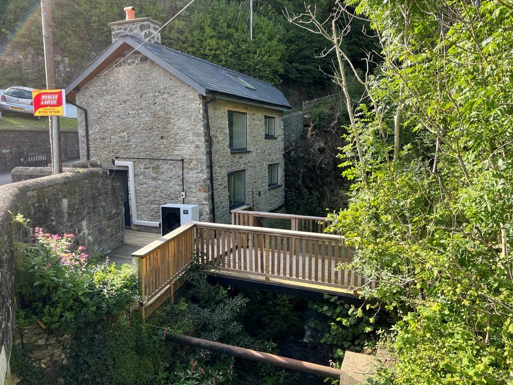 Llanarth, Ceredigion, SA47 2 bed cottage for sale £258,000