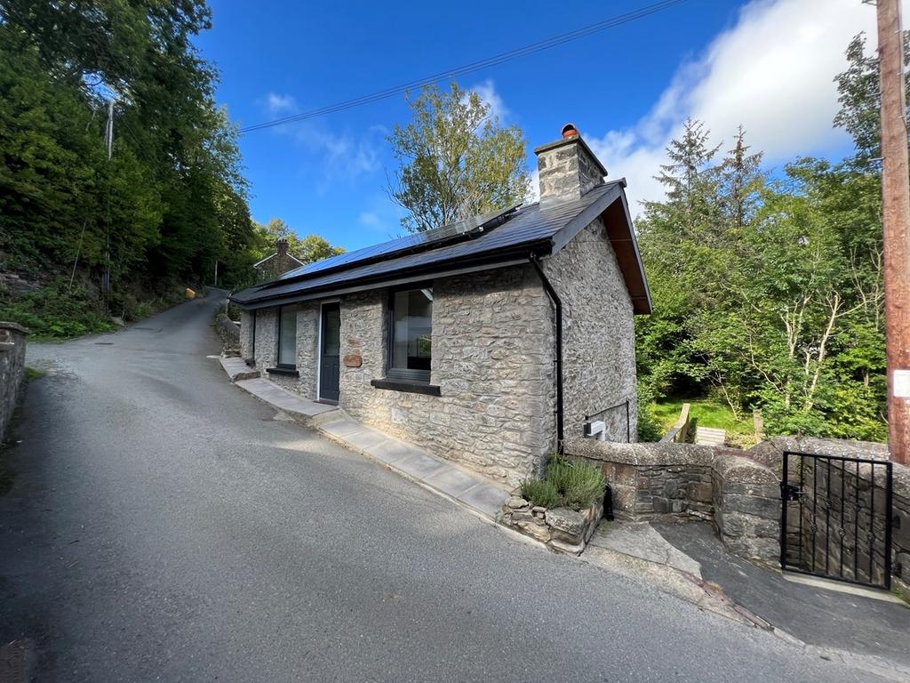 Llanarth, Ceredigion, SA47 2 bed cottage for sale £248,000