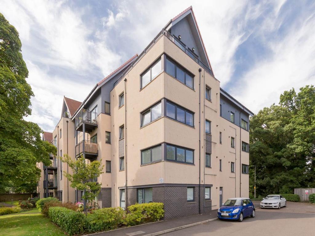 Milton Road East, Edinburgh, 2 bed flat £230,000