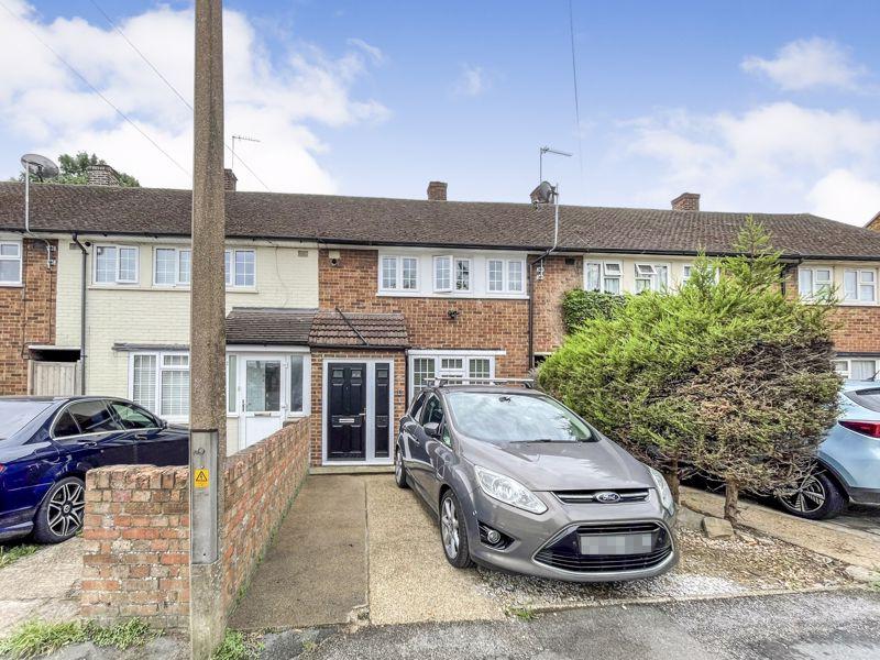 Cherwell Grove, South Ockendon 3 bed terraced house £385,000