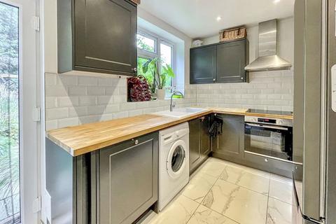 90 Cherwell Grove, South Ockendon, RM15 6AS