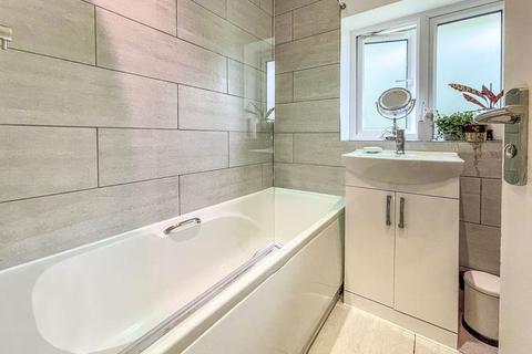 90 Cherwell Grove, South Ockendon, RM15 6AS