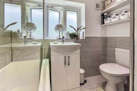 90 Cherwell Grove, South Ockendon, RM15 6AS