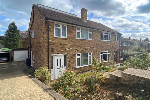 4 bedroom semi-detached house for sale - Nutkins Way, Chesham