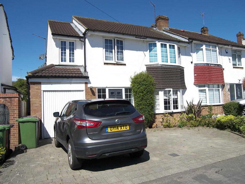 Salisbury Close, Potters Bar, EN6 3 bed semidetached house £685,000