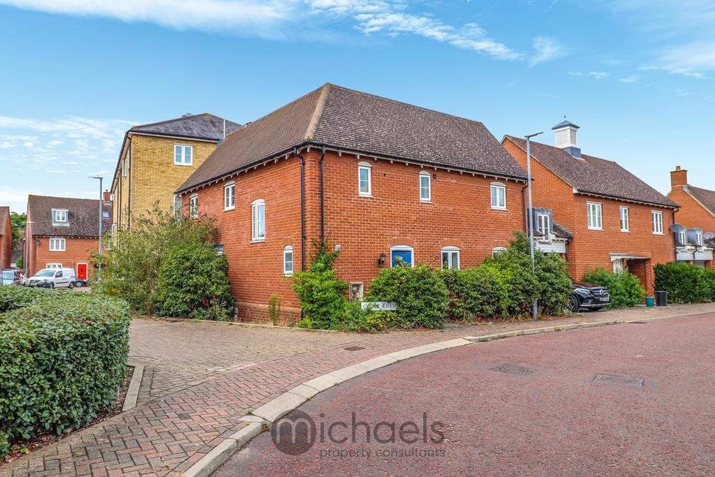 Dapifer Close, Colchester, CO2 3 bed link detached house £375,000