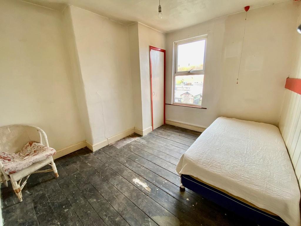 Bed 2.jpg