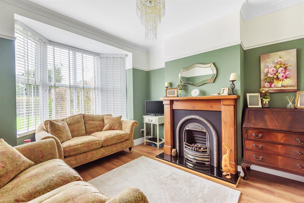 Woodhall Way, Beverley, East Yorkshire, HU17 7JR 3 bed semidetached house for sale £325,000